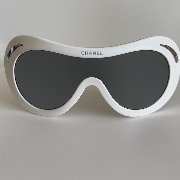 Chanel Vintage Ski Sunglasses White Oversized Frame Mirror Lens c2000s - Picture 1 of 9